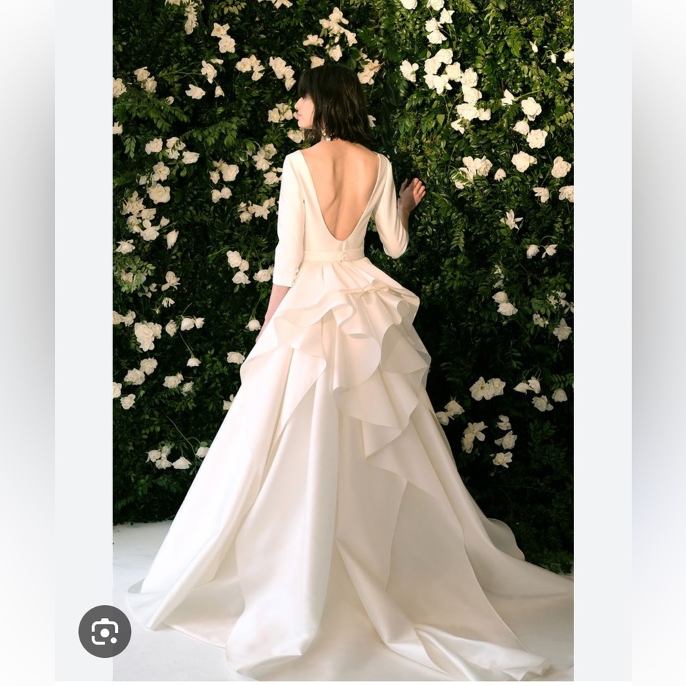 Carolina Herrera - Laurel Wedding Gown - Picture 4 of 10